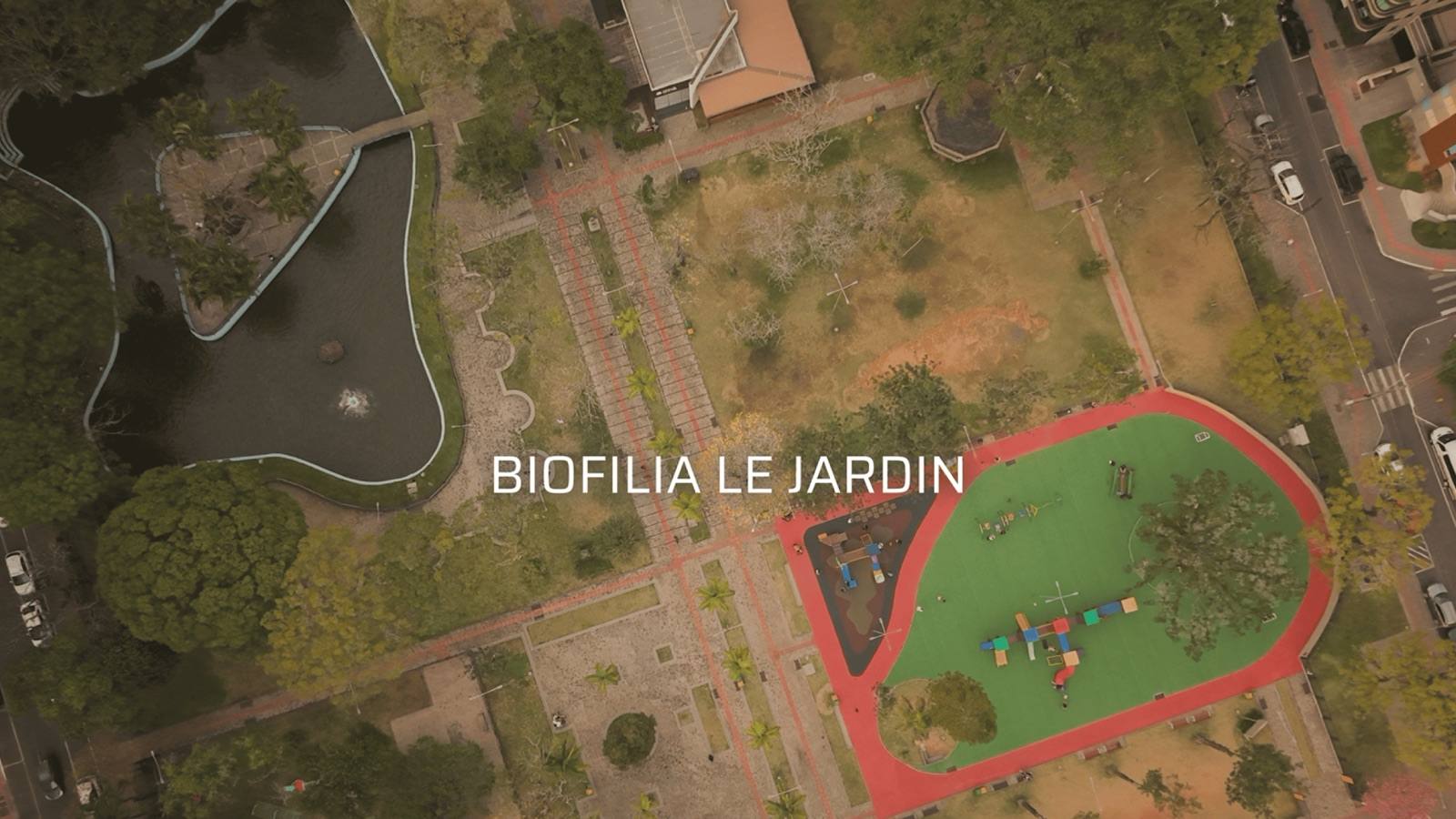 Le Jardin, jardim e fachada viva